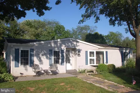 111 Deerfield Dr, Souderton, PA 18964