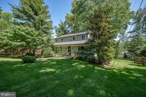 1924 Firethorn Ln, Villanova, PA 19085