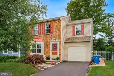 27 Steeplechase Cir, Horsham, PA 19044