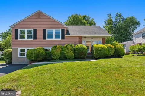 3010 Saint Vincent St, Norristown, PA 19403