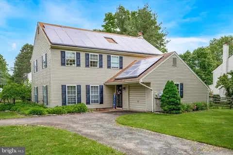 585 Lamplighter Rd, Horsham, PA 19044