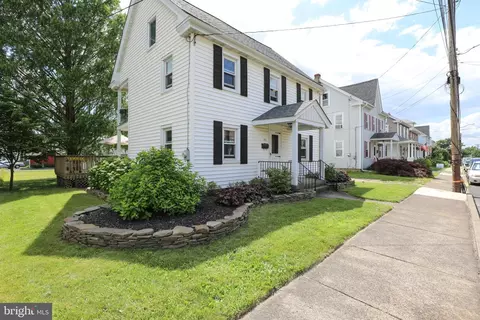 132 N 3rd St, Telford, PA 18969