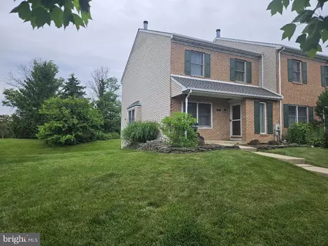 1175 Valley Stream Dr, Perkiomenville, PA 18074