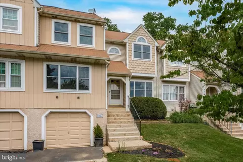 8827 Duveen Dr, Wyndmoor, PA 19038