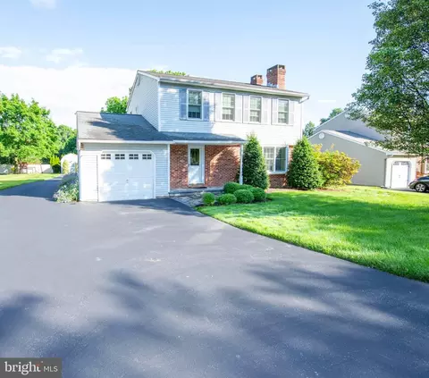 6 Wynmere Dr, Horsham, PA 19044
