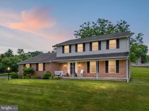 610 Liberty Bell Dr, Gilbertsville, PA 19525