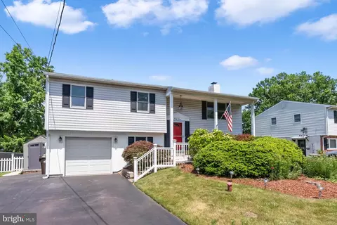 33 Indian Valley Ln, Telford, PA 18969