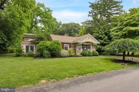 1445 Robinhood Rd, Jenkintown, PA 19046