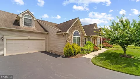 16 Pebble Beach Dr, Linfield, PA 19468