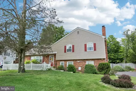 701 Meadowlark Rd, Norristown, PA 19403