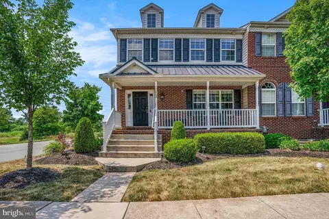 2100 Danville Dr, Pennsburg, PA 18073