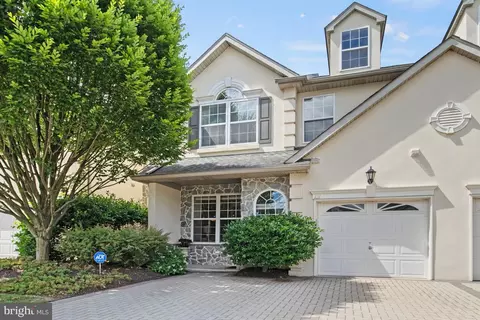 121 Meadow View Ln, Lansdale, PA 19446