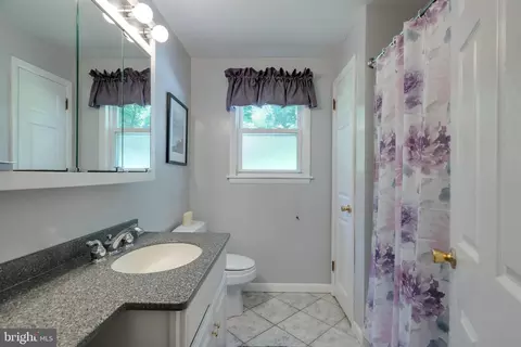 Bath - 592 Bob White Rd, Wayne, PA 19087 photo 3 of 3