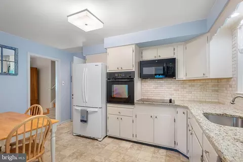 Kitchen - 592 Bob White Rd, Wayne, PA 19087 photo 2 of 4