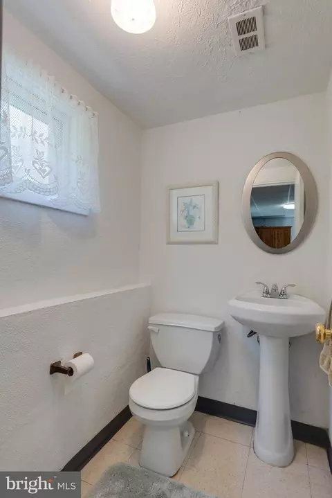 Bath - 592 Bob White Rd, Wayne, PA 19087 photo 1 of 3