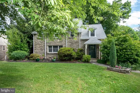 1402 Lindsay Ln, Jenkintown, PA 19046