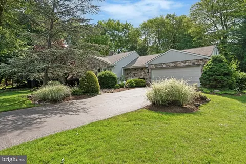 106 Holly Dr, Lansdale, PA 19446