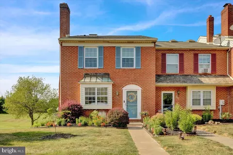 801 Village Green Dr, Gilbertsville, PA 19525