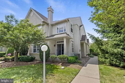 802 Dresher Woods Dr, Dresher, PA 19025