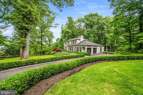 460 Woodland Cir, Wayne, PA 19087