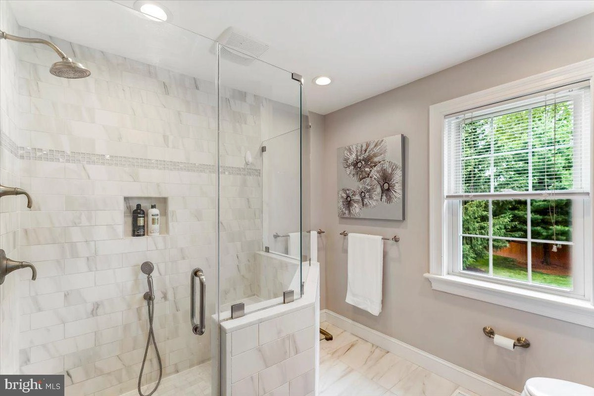 Bath - 870 Tannery Dr, Wayne, PA 19087 photo 1 of 3