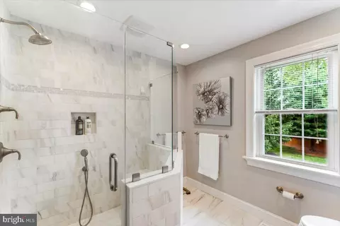 Bath - 870 Tannery Dr, Wayne, PA 19087 photo 1 of 3