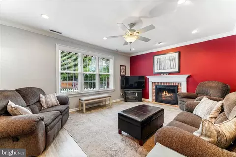 Living - 870 Tannery Dr, Wayne, PA 19087 photo 2 of 2