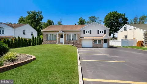 615 W County Line Rd, Hatboro, PA 19040