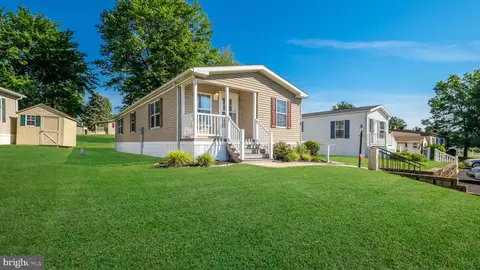 376 Woodstream Way, North Wales, PA 19454