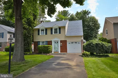 1995 Maplewood Ave, Abington, PA 19001