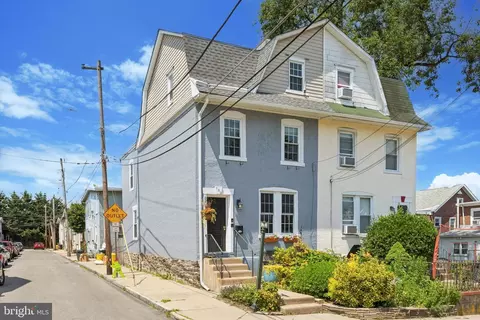 122 E Spring Ave, Ardmore, PA 19003