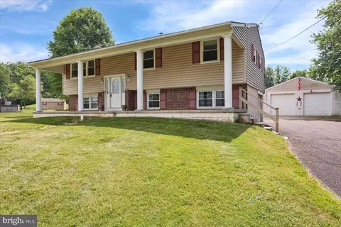 3312 New Hanover Square Rd, Gilbertsville, PA 19525