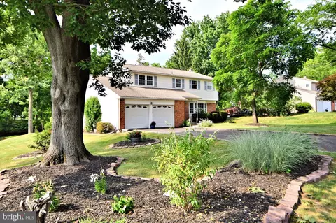 207 Manor Rd, Harleysville, PA 19438