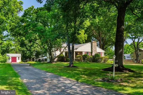 1013 Sunset Dr, Blue Bell, PA 19422