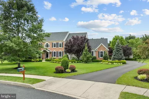 594 Oakmont Dr W, Telford, PA 18969