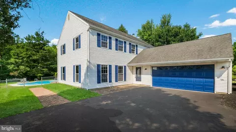 563 Coach Rd, Horsham, PA 19044