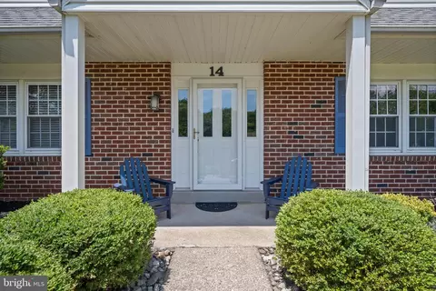 14 Buttonwood Cir, Lafayette Hill, PA 19444