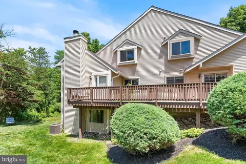 347 Green Meadow Ln, Horsham, PA 19044