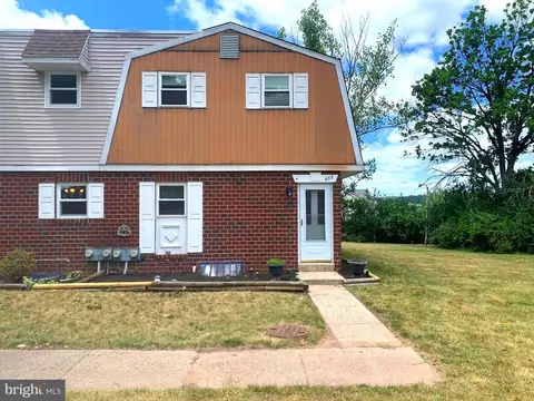 632 Village Ln, Pottstown, PA 19464