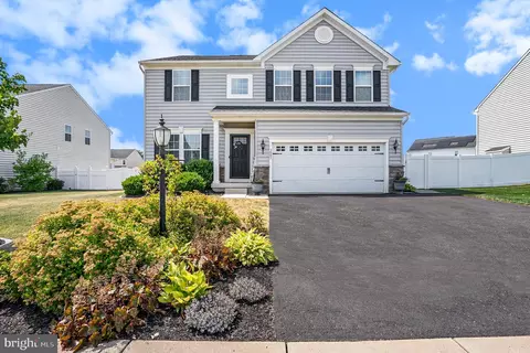 3003 Saddlewood Dr, Pennsburg, PA 18073