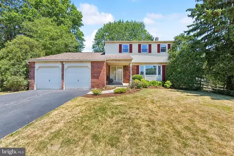 1016 Kinglet Dr, Eagleville, PA 19403