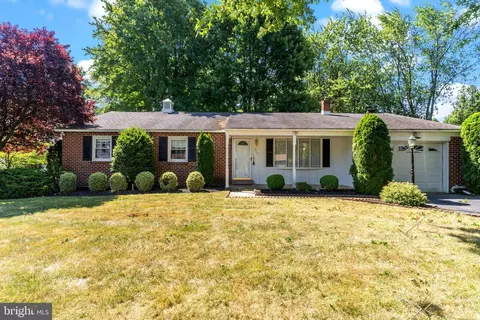 213 Silvestri Dr, Hatboro, PA 19040