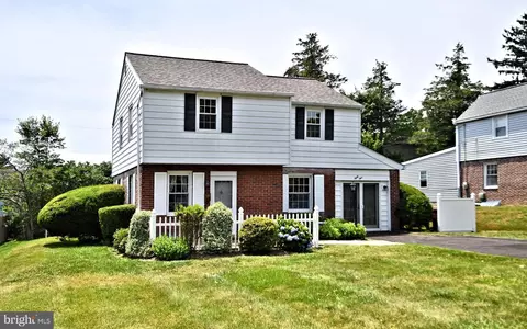 83 Cannon Pl, Oreland, PA 19075