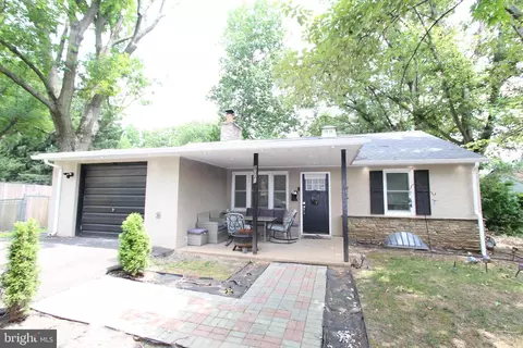 8021 Hammond Rd, Cheltenham, PA 19012