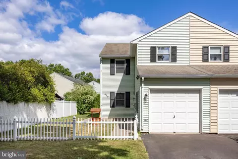 420 Indian Crest Dr, Harleysville, PA 19438