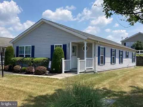 2039 Highland Ct, North Wales, PA 19454