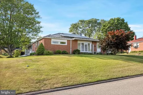 25 Laurel Ln, Plymouth Meeting, PA 19462