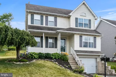 27 Blackberry Dr, Pottstown, PA 19464
