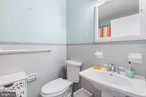 Bath - 119 Upper Gulph, Radnor, PA 19087 photo 1 of 3