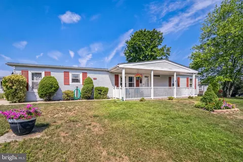 808 Stream View Dr, North Wales, PA 19454